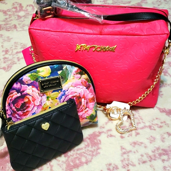Betsey Johnson Handbags - 🔥 NWT Betsey Johnson Large Capacity Satchel/Crossbody w/bonus bags
